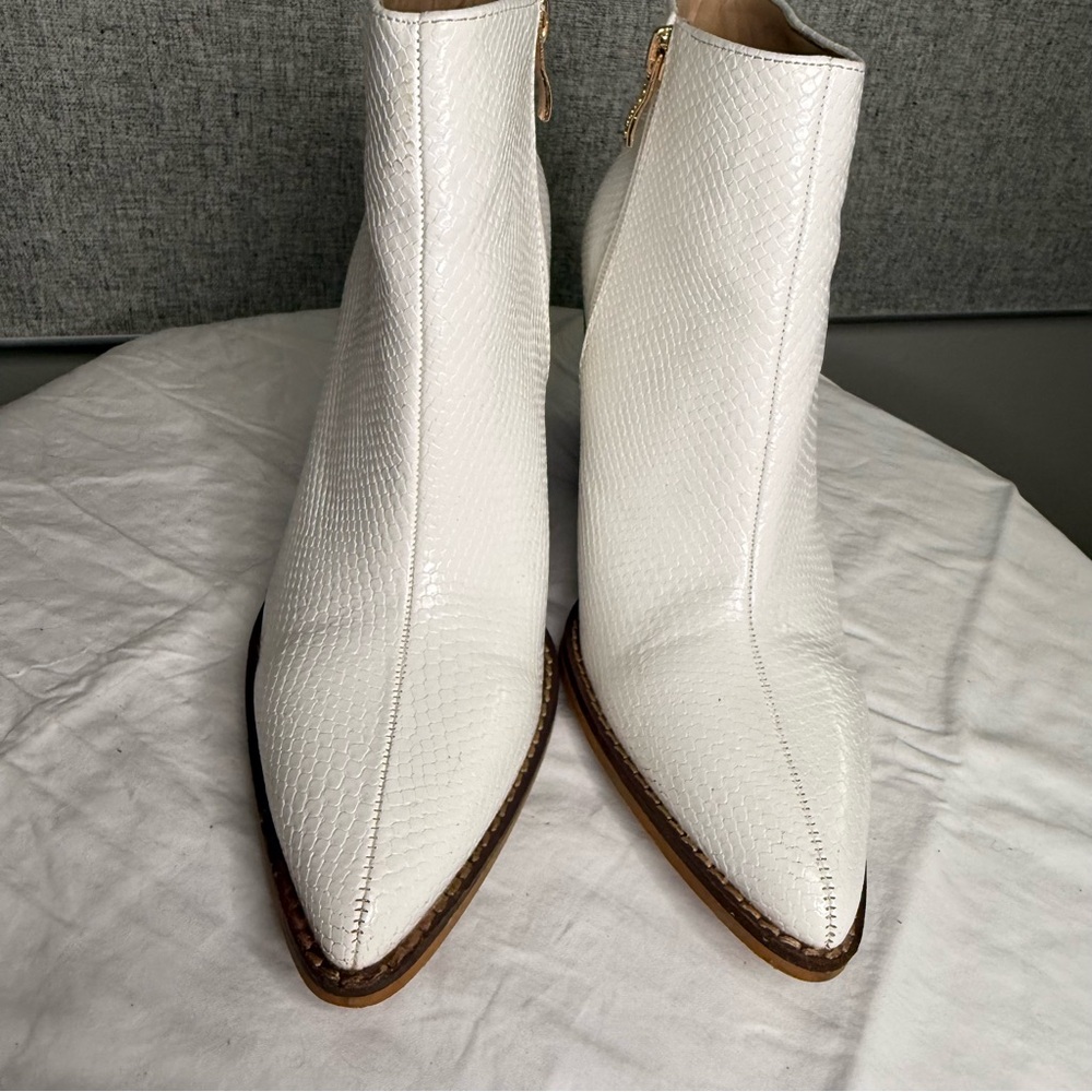 Arider Girl White Snakeskin Ankle Boots Size 7.5 View 3